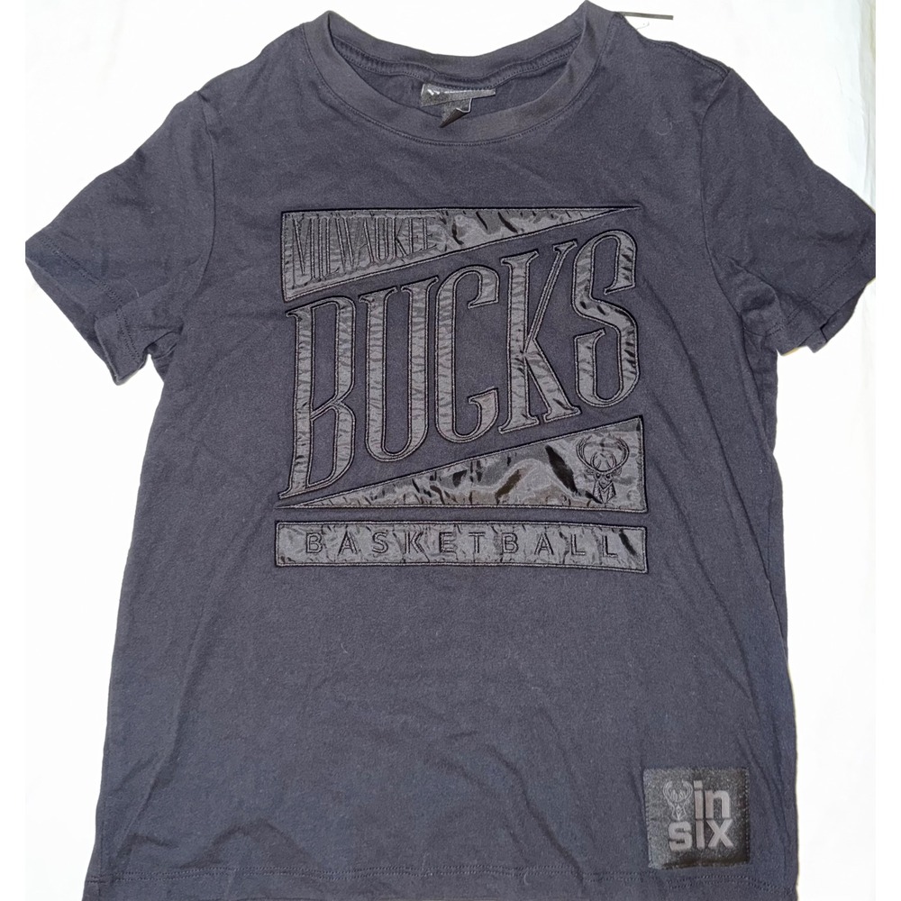 The Wild Collective Milwaukee Bucks In Six NBA Satin Appliqué T-Shirt Women Sz S